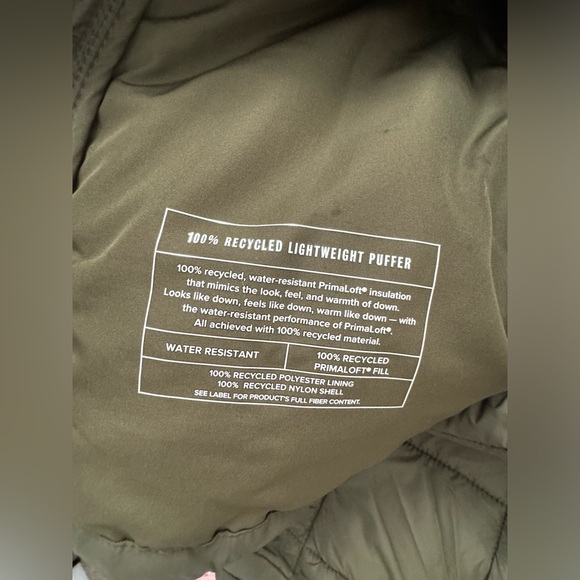 Gap Recycled puffer jacket in Olive green. EUC. Size M - Picture 2 of 6
